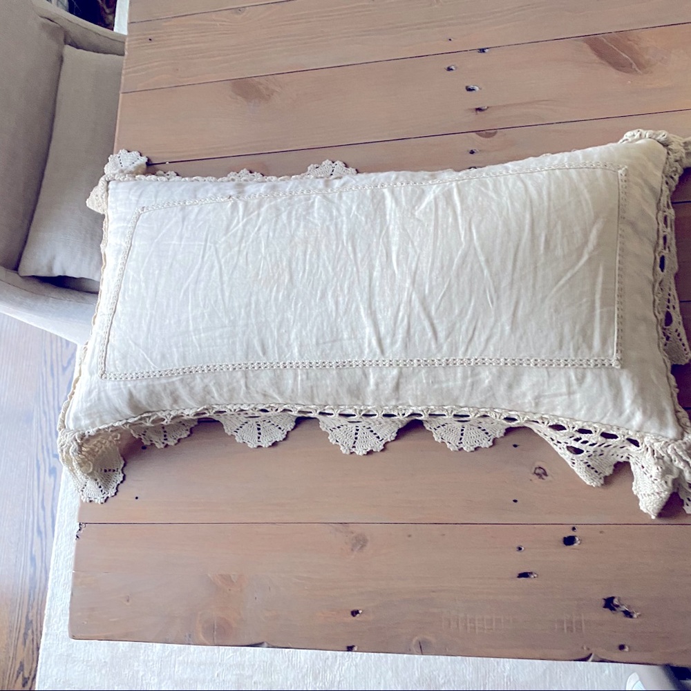 Bella Notte Linen Lumbar pillow